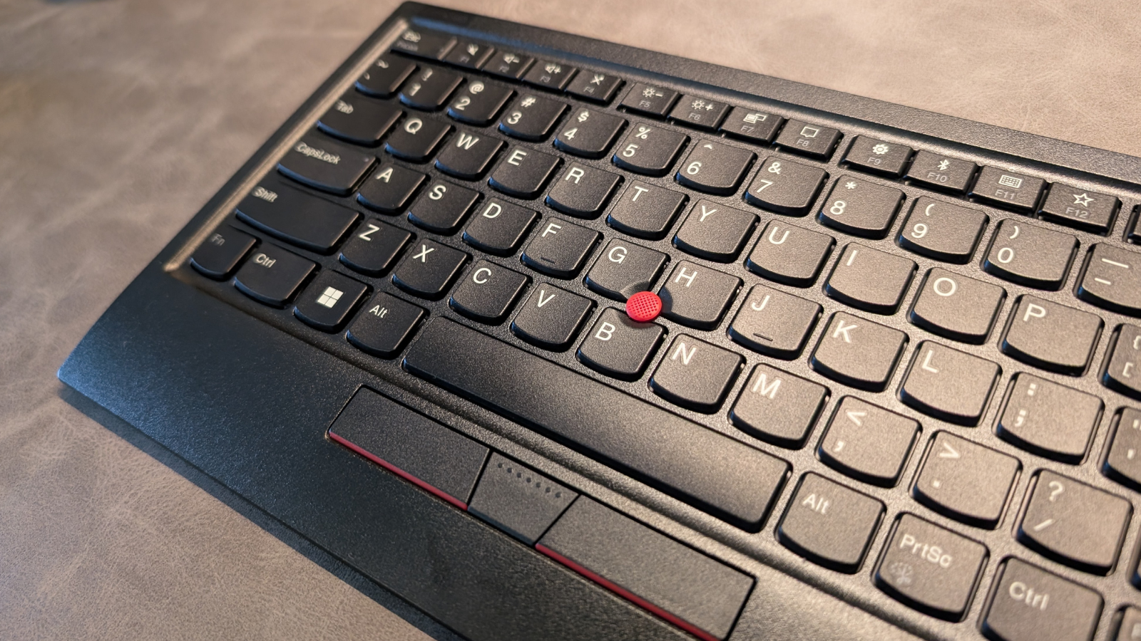 ThinkPad トラックポイントキーボードⅡレビュー！信頼と実績を誇る名機 のサムネイル