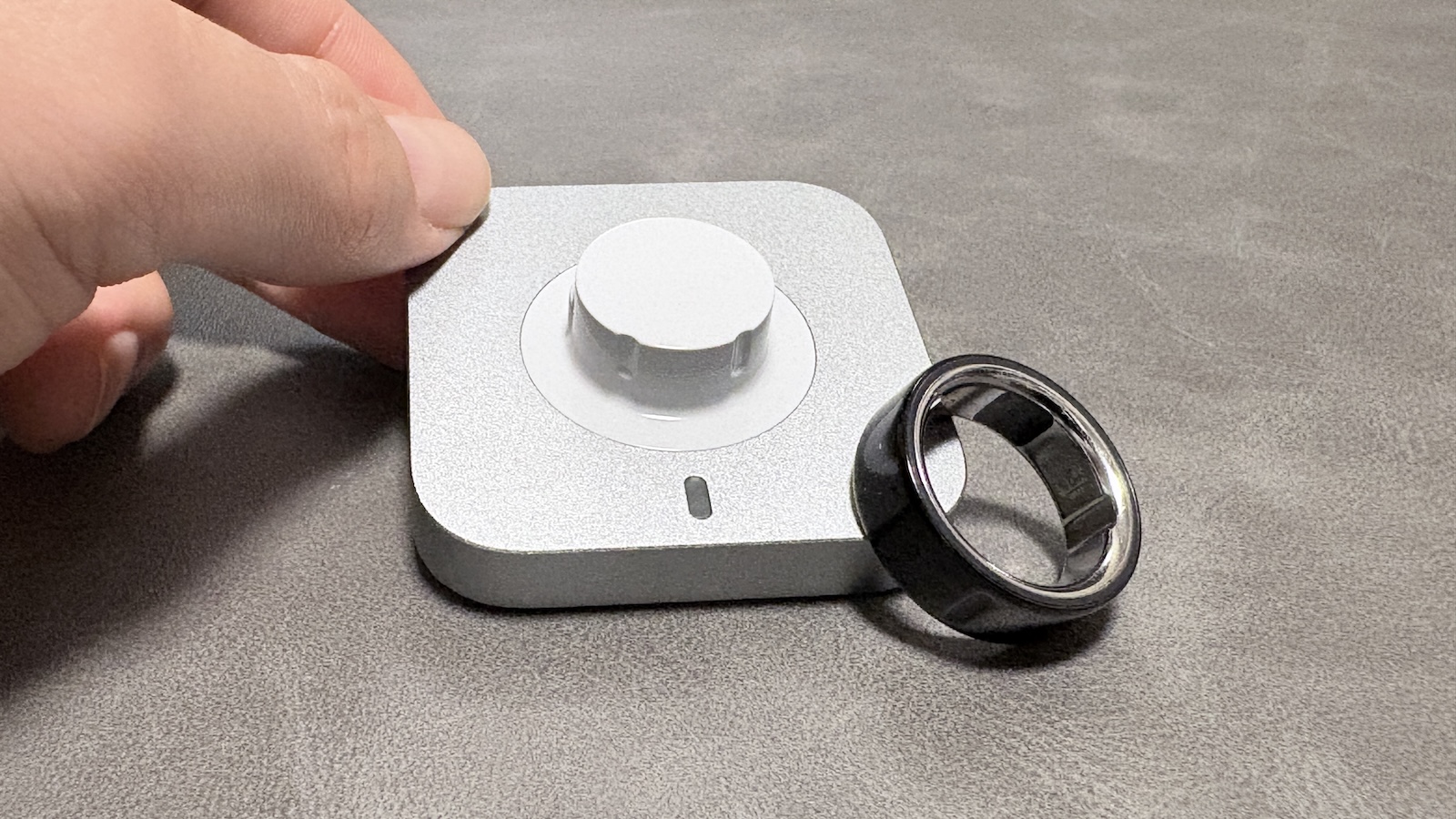 Oura Ring 充電器