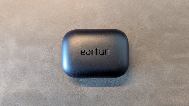 ケース(ブランドロゴが控えめで◎)