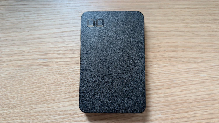 正面(シボ加工が良い感じ)