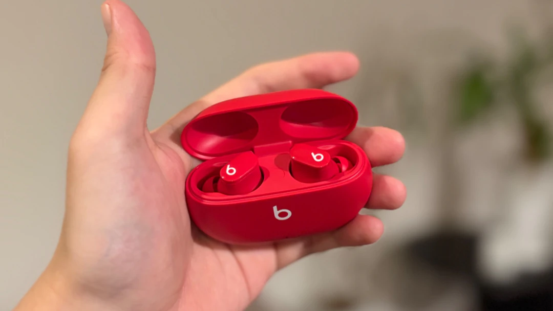 Beats Studio Buds オープン状態