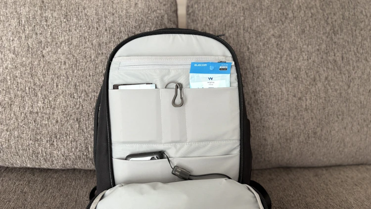 Day Pack 3 背面収納