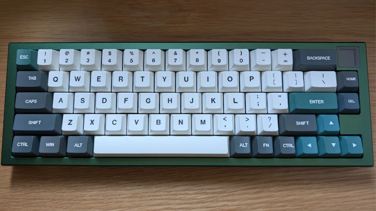 正面(65%レイアウトのUS配列)