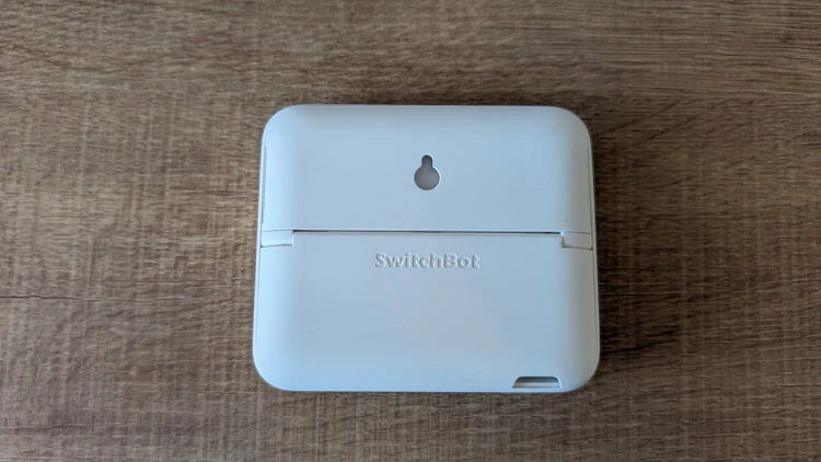 裏面(壁掛け用の穴があります)