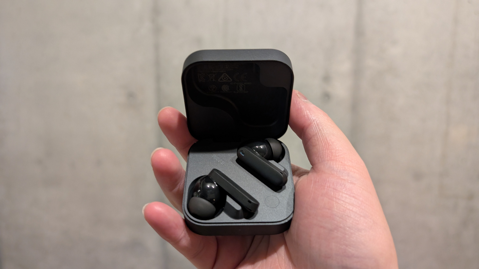 CMF Buds 2レビュー！1万円以下なのにオシャレで高音質なイヤホン