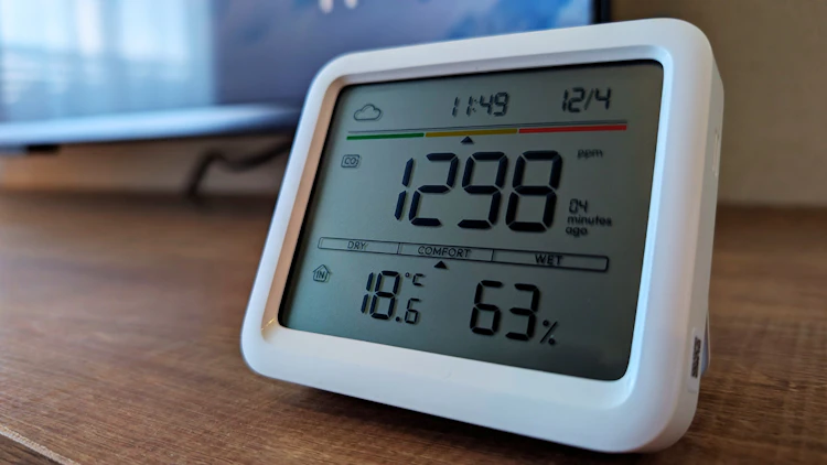 SwitchBot CO2センサーレビュー!換気タイミングから温湿度まで把握する のサムネイル