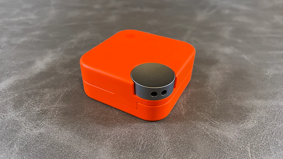 CMF Buds 斜めから