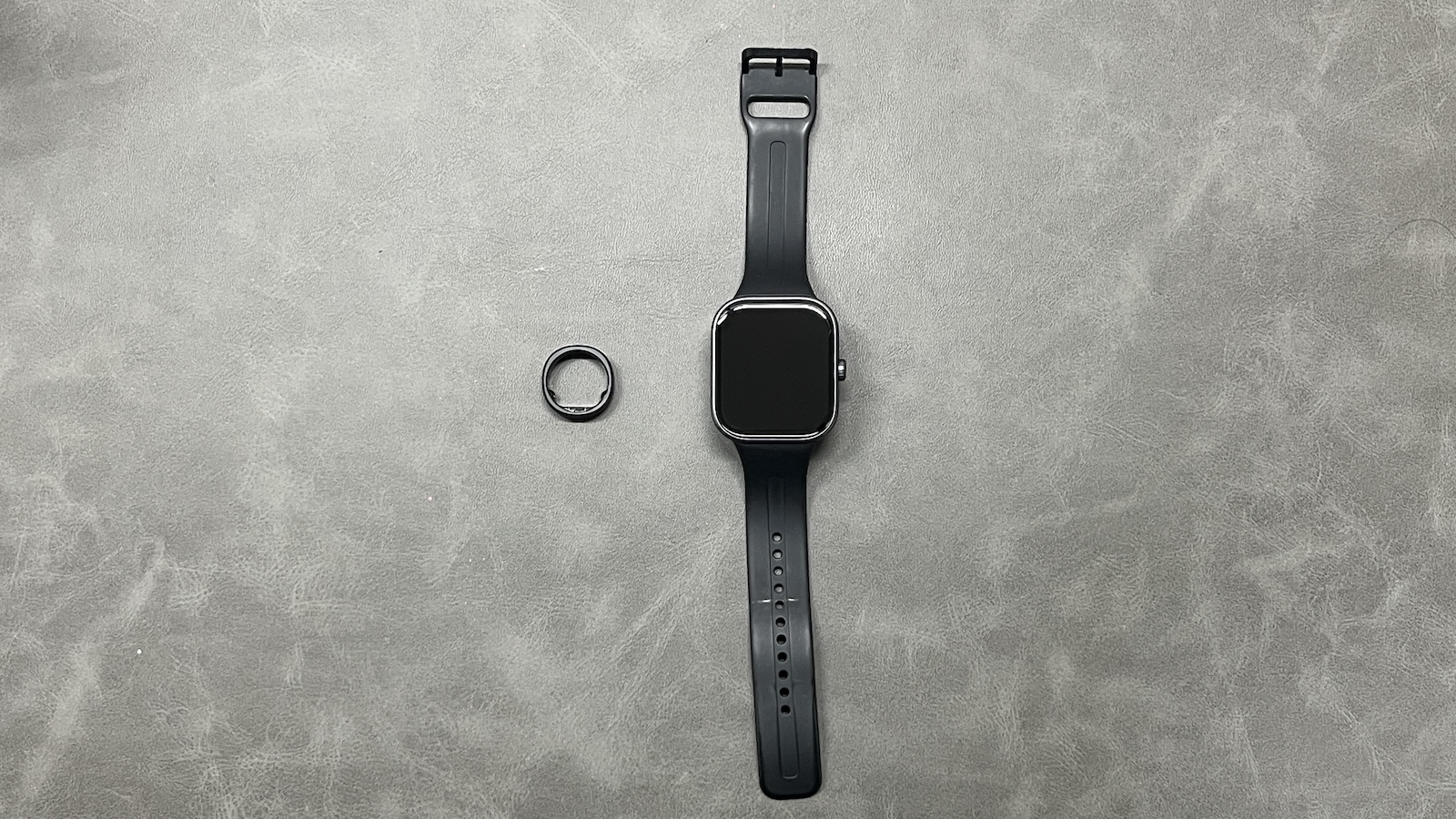 スマートリングとスマートウォッチのサイズ比較