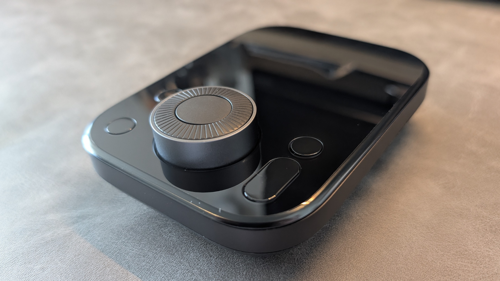 SwitchBot ハブ3レビュー！最強スマートリモコンの実力とは？