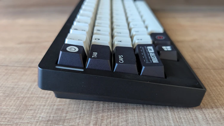 側面(Cherryプロファイルの傾斜がついています)