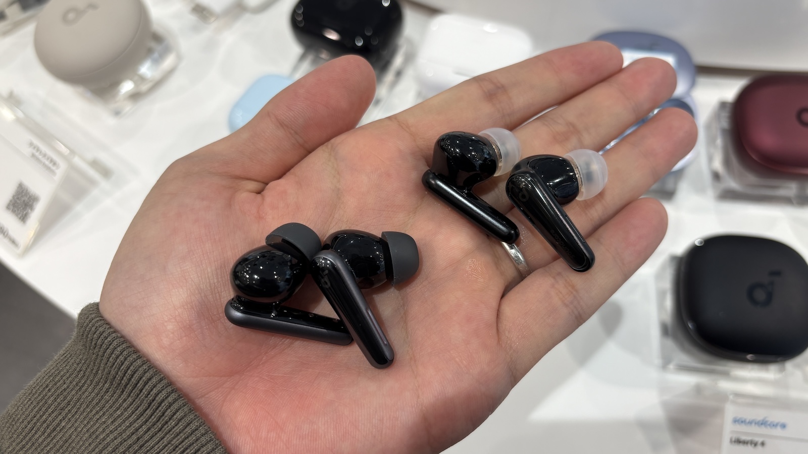 り*う様 soundcore Liberty 5 黒 soundcore Liberty 5 | Noise-Cancelling Earbuds with Dolby 3D