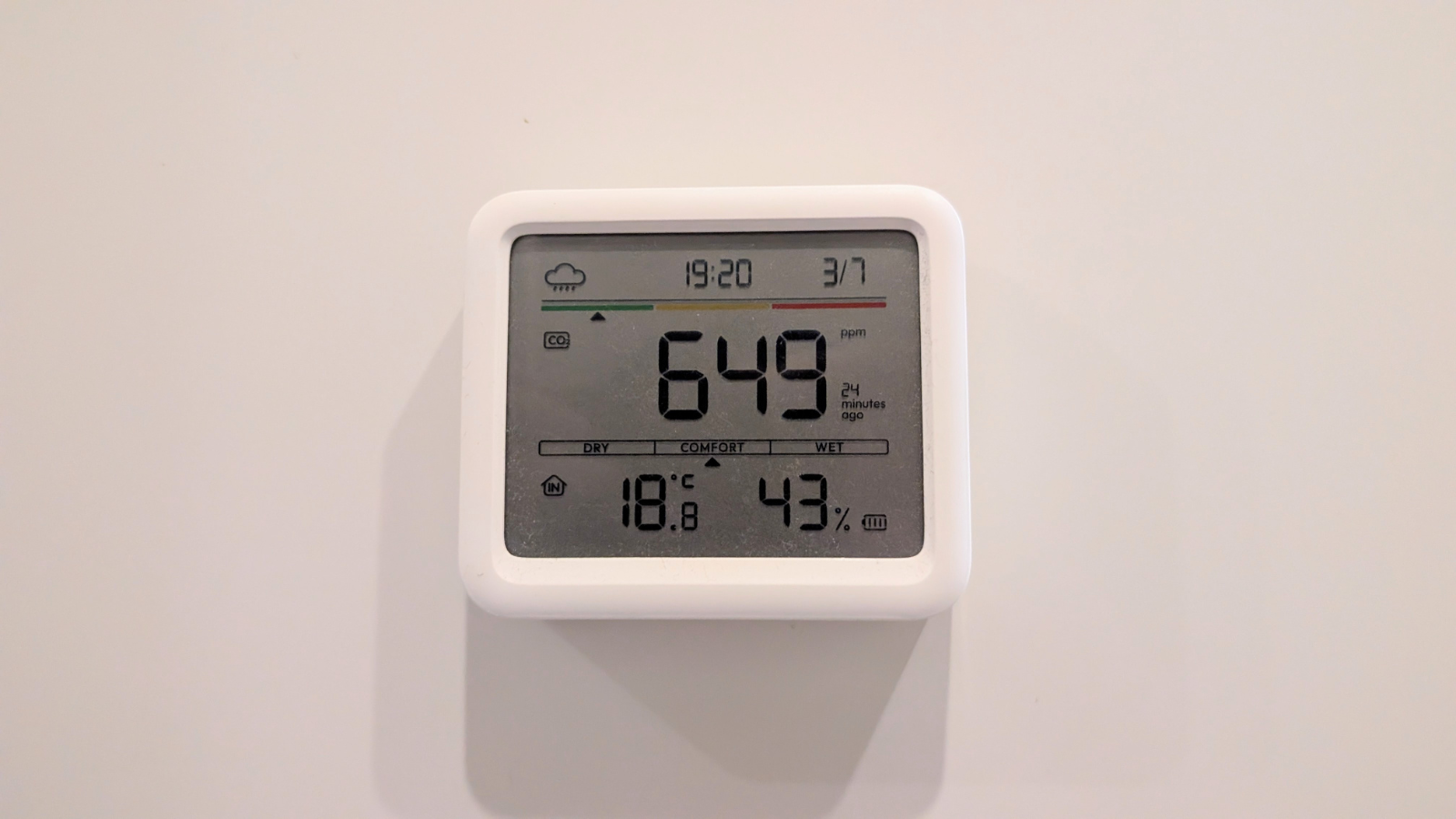 SwitchBot CO2センサー長期愛用レビュー！集中力と睡眠が変わる投資価値 のサムネイル