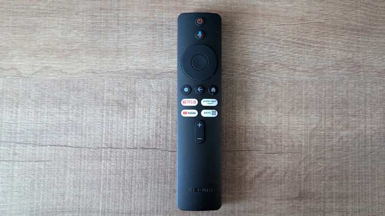 専用リモコン(シンプルで使いやすい。Googleアシスタントも使えます)