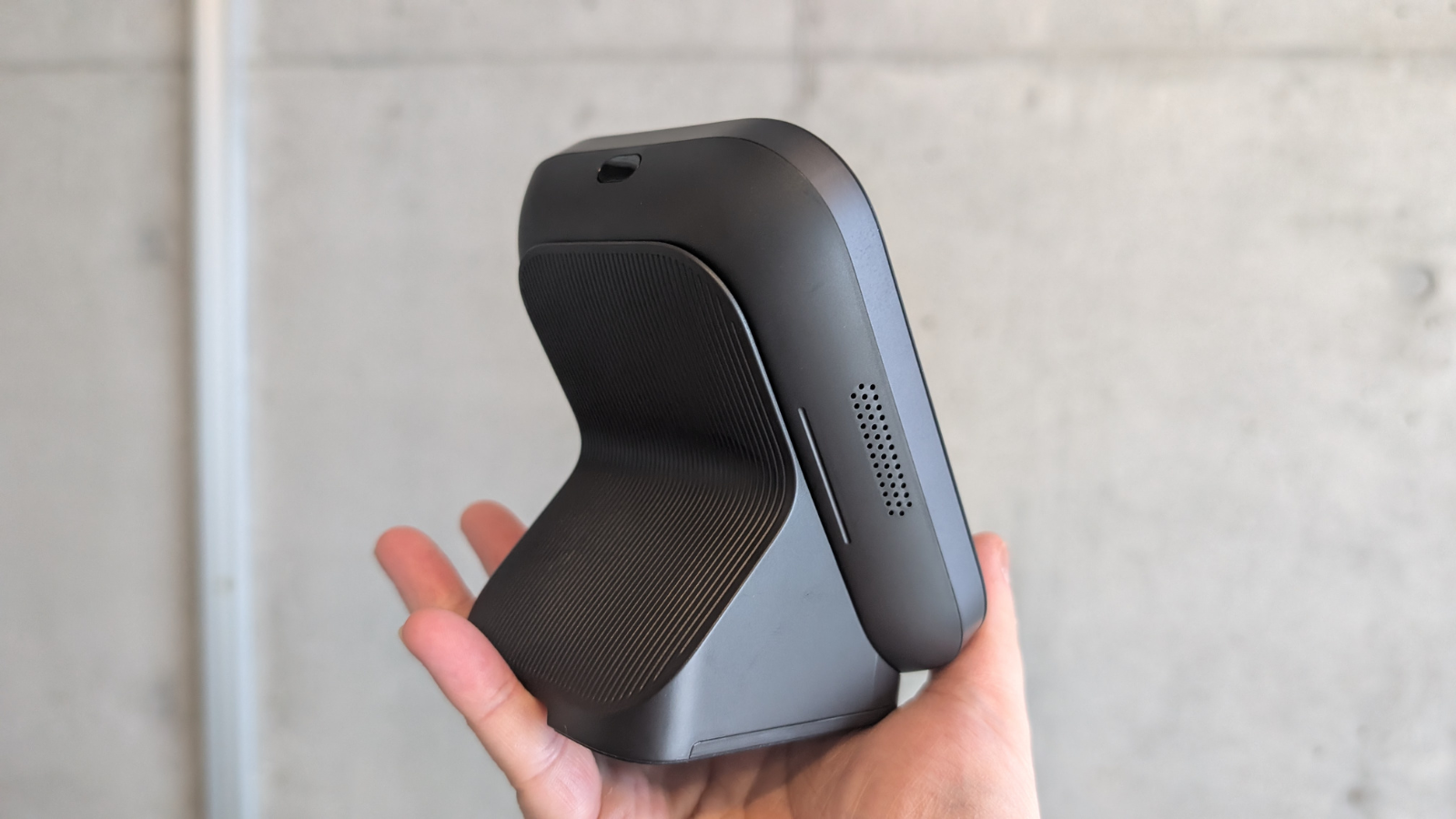 台座の裏のスリットが美しい