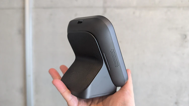 台座の裏のスリットが美しい