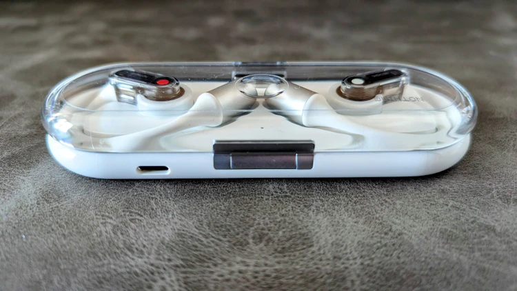 上部(USB Type-C充電口)