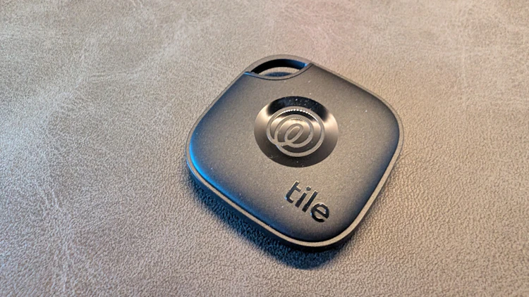 Tile Mateレビュー! 3年間メンテ不要で鍵・財布を瞬時に見つける方法 のサムネイル