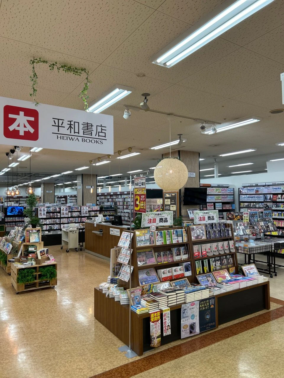駅チカで気軽に立ち寄れる 「 本と出会える”本の森” 」