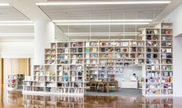 アートカフェに約1万冊の本が！「MUSEUM CAFE by IENA COFFEE」