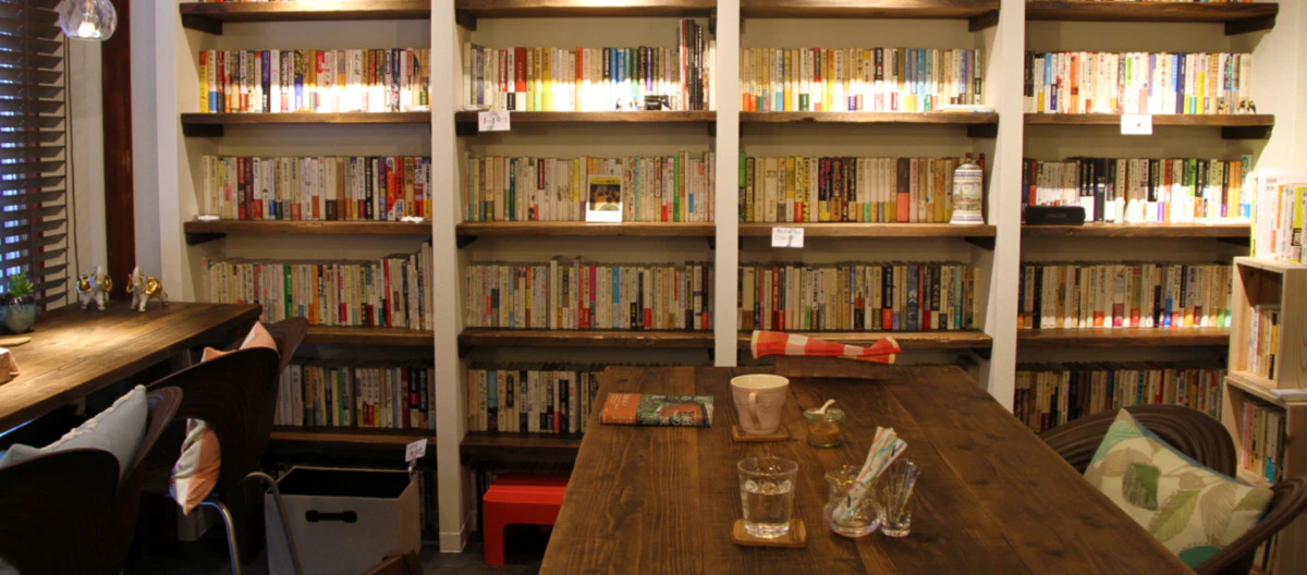 なにかと”出会う”ブックカフェ 「Book Cafe ULM（ウルム）」
