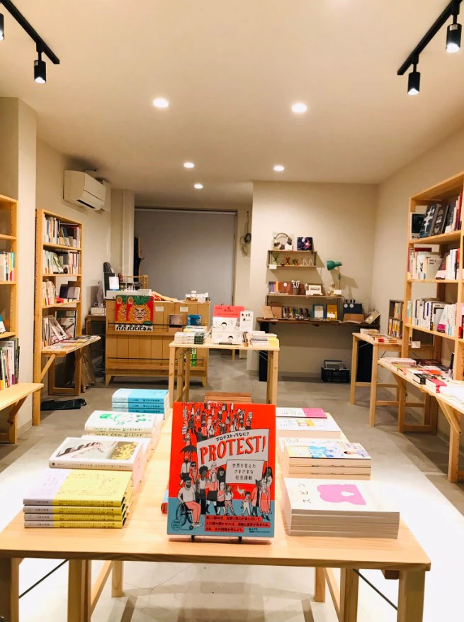 思わず目を奪われる書店「POTATO CHIP BOOKS」