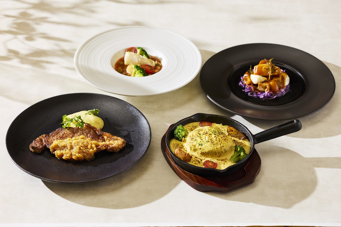 冬の「アイコニックランチブッフェ」選べるメイン料理4種