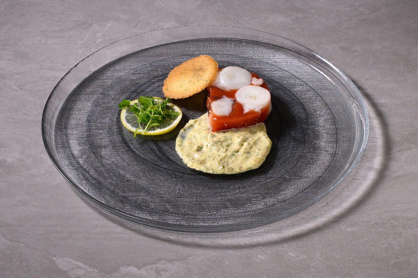 タコのテリーヌ 青のりのチュイル 魚粉の入ったレムラードソース