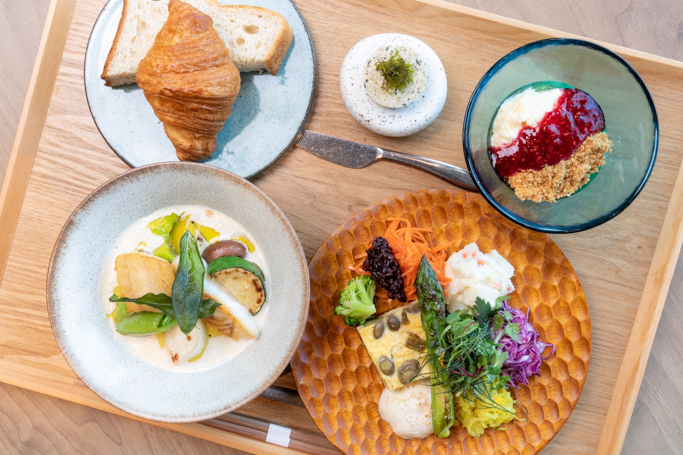 Breakfast at Kamuy 　日替わりメイン:道産ホタテのクリームシチュー