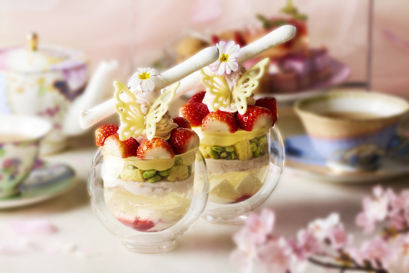 AFTERNOON TEA with “SIROCCO”「ストロベリー＆桜パフェ」（写真は2名様分）