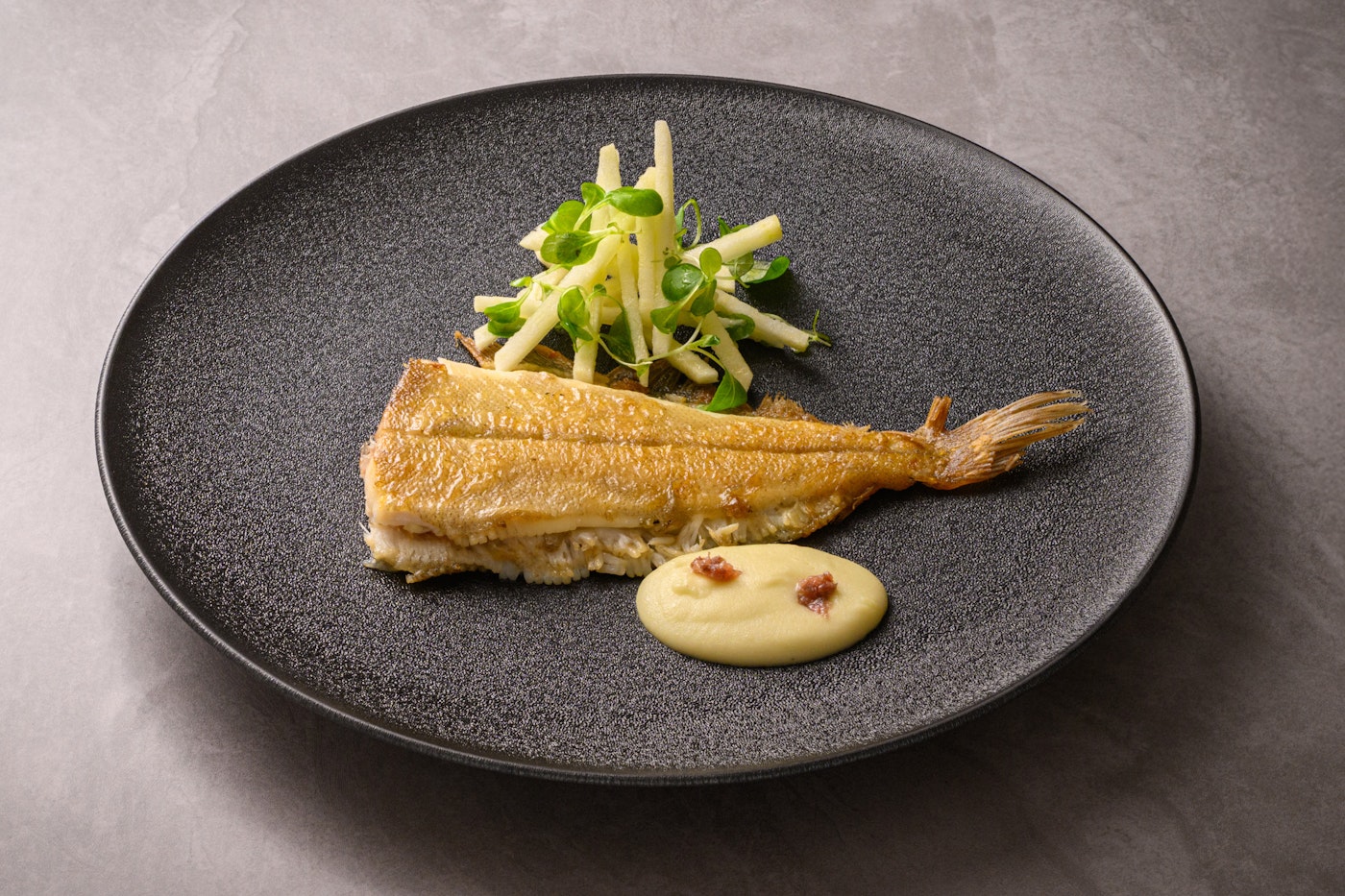 (メイン)山陰沖エテガレイのムニエル 根セロリソース