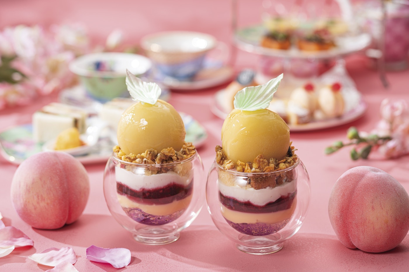AFTERNOON TEA with “SIROCCO”「ピーチ」の「白桃パフェ」（写真は2名様分）