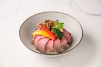 ロ^ストビーフ丼