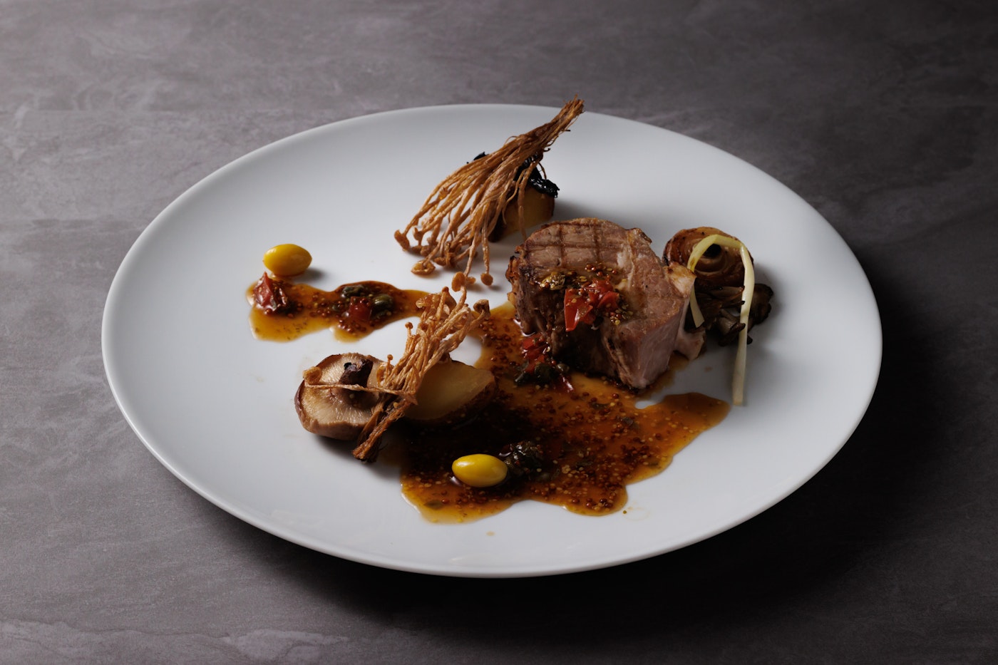 (Main dish) Grilled Kyoto Hiyoshi pork with caper sauce