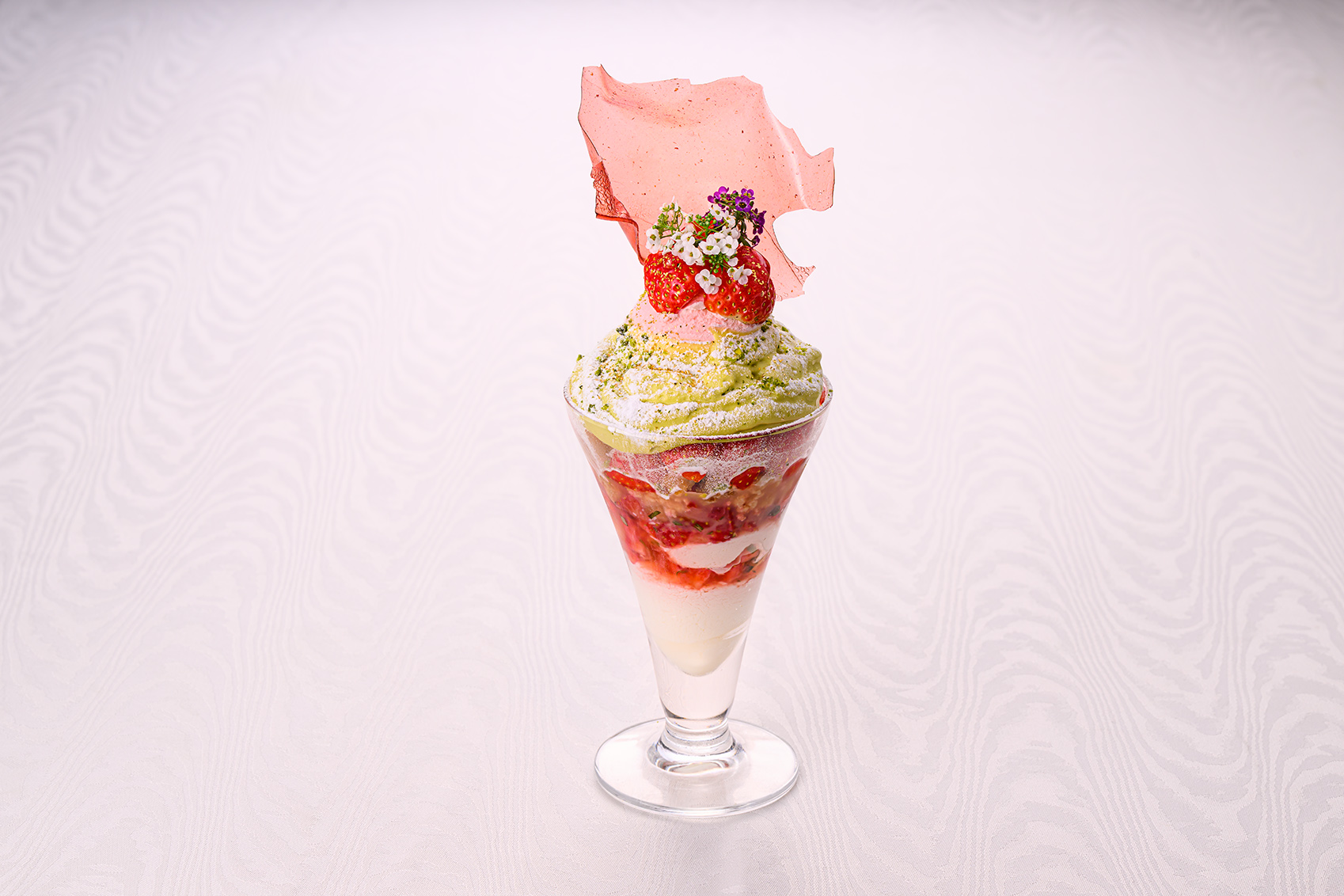 ■苺尽くしのパフェ 2,800円(消費税・サービス料込)