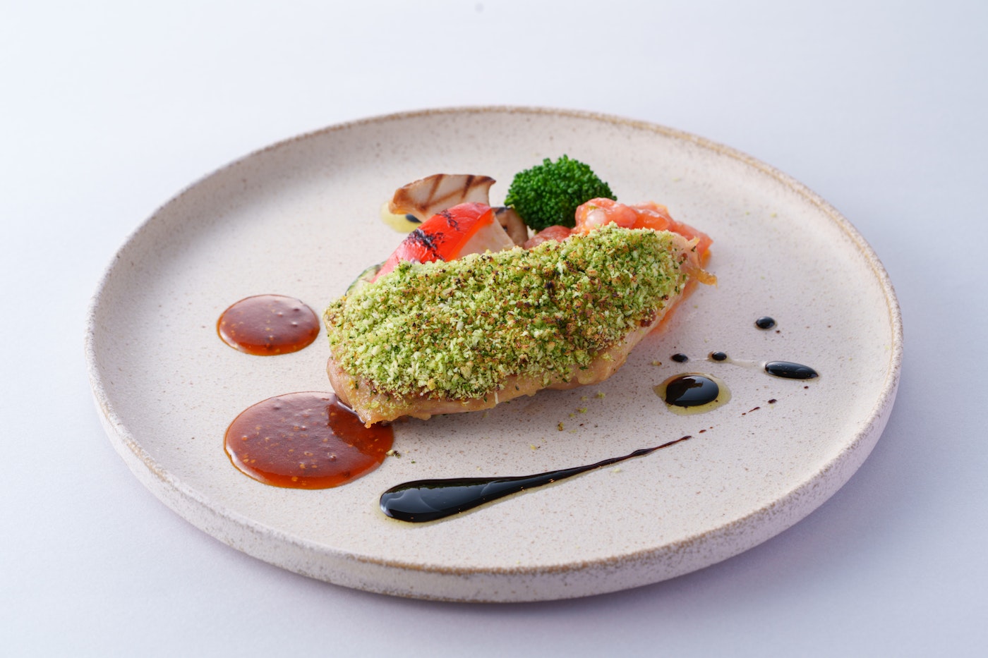 鶏もも肉の香草パン粉焼き 粒マスタードのソース