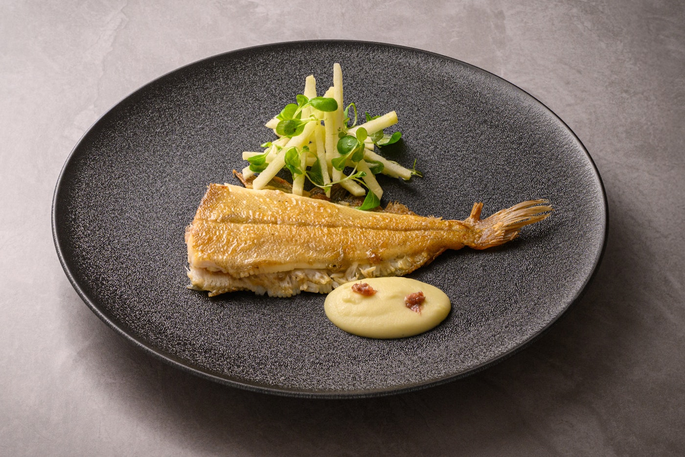 山陰沖エテガレイのムニエル 根セロリソース