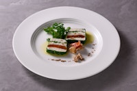 鶏と里芋のテリーヌ 干し柿とクルミ添え