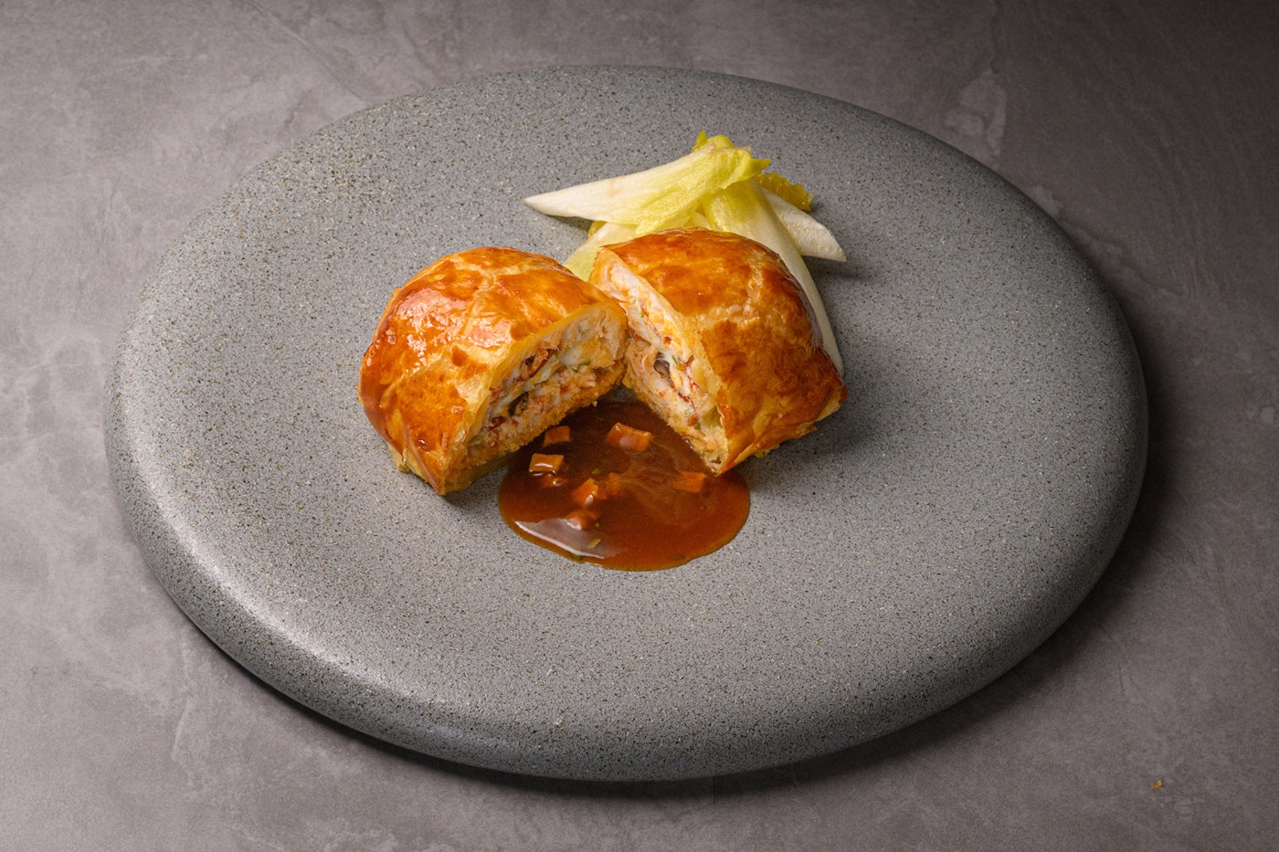 アンコウのパイ包み焼き あん肝入りのジュ