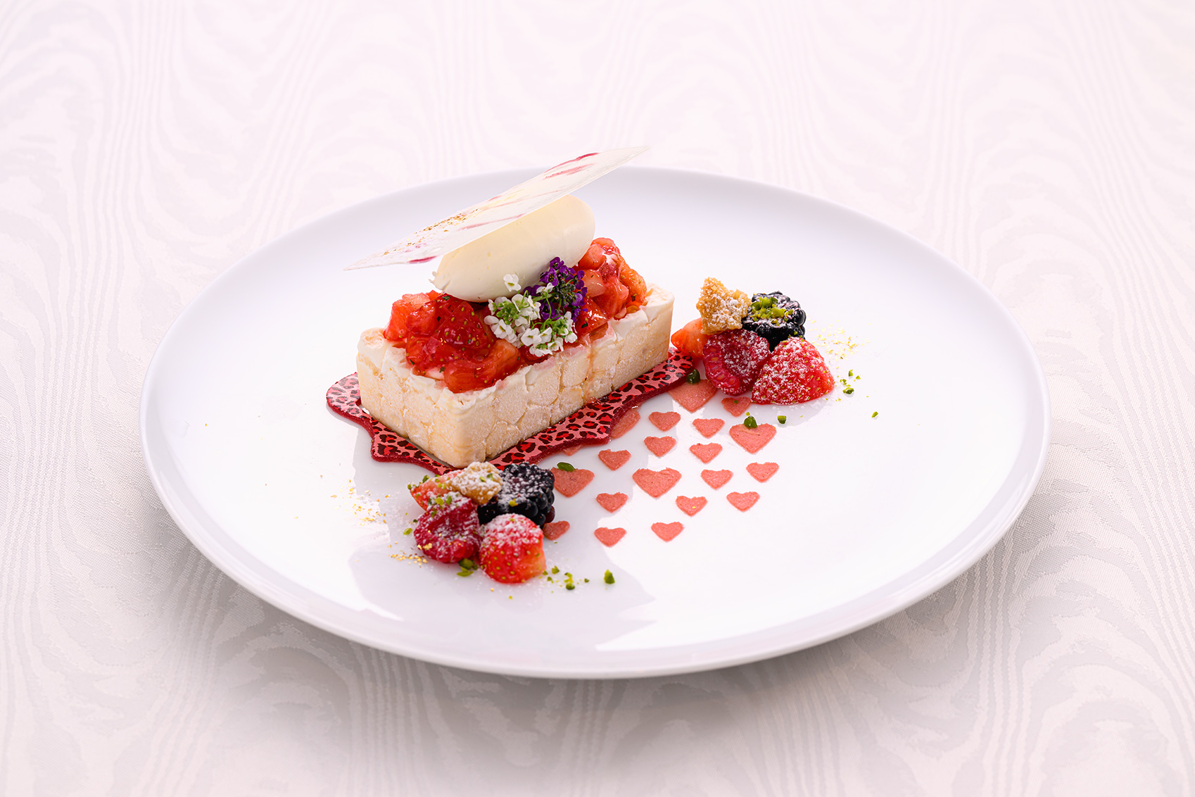 ■苺のヴァシュラン 2,000円(消費税・サービス料込)