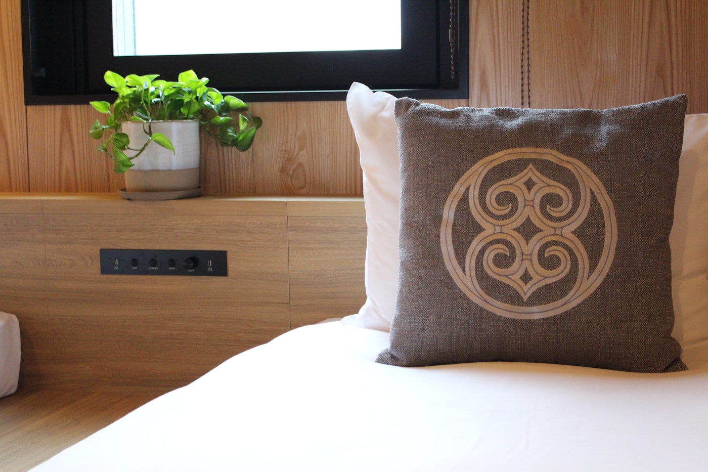 ToyToy氏がデザインしたクッション