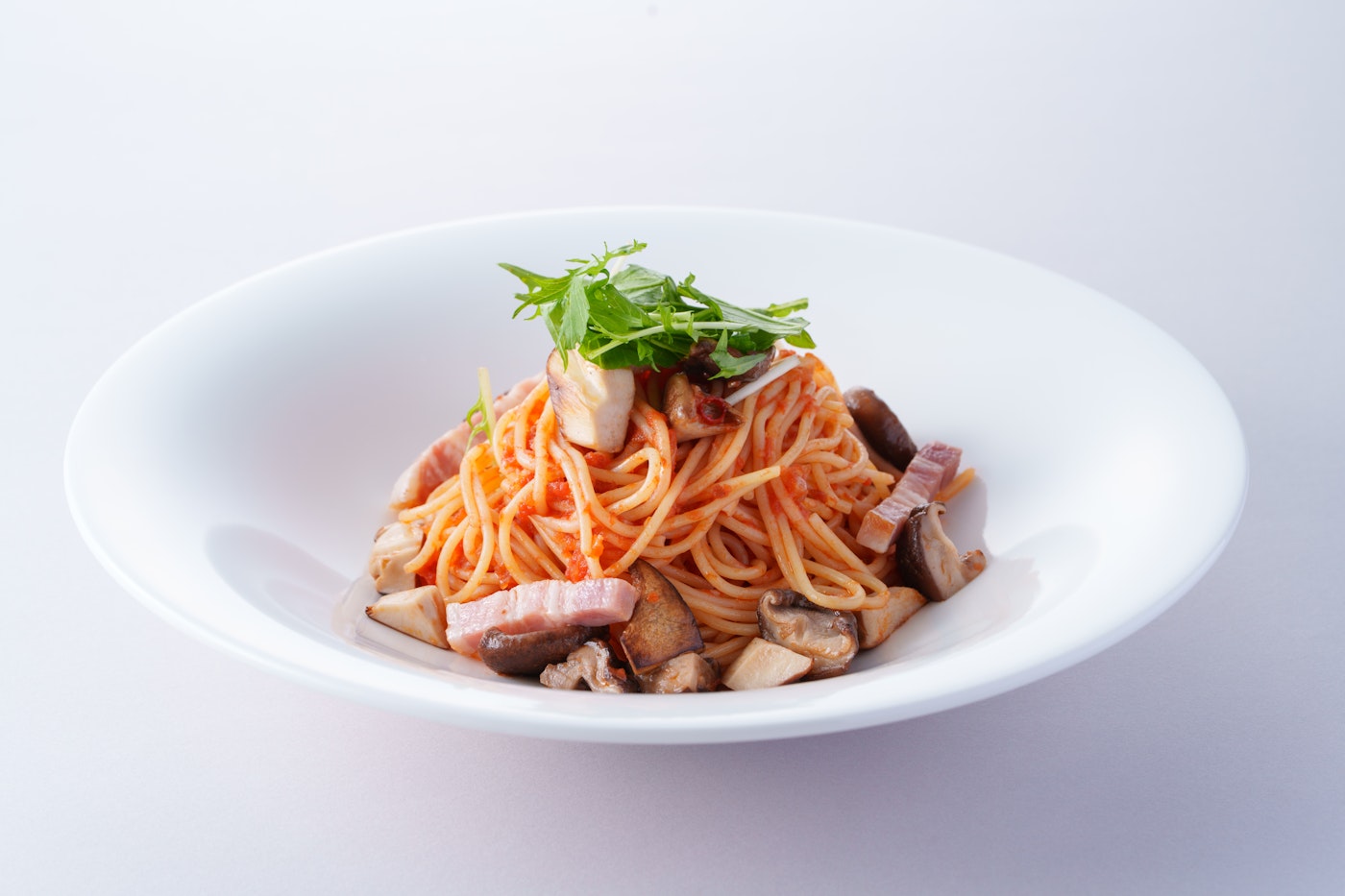 ベーコンとキノコのトマトソーススパゲッティ