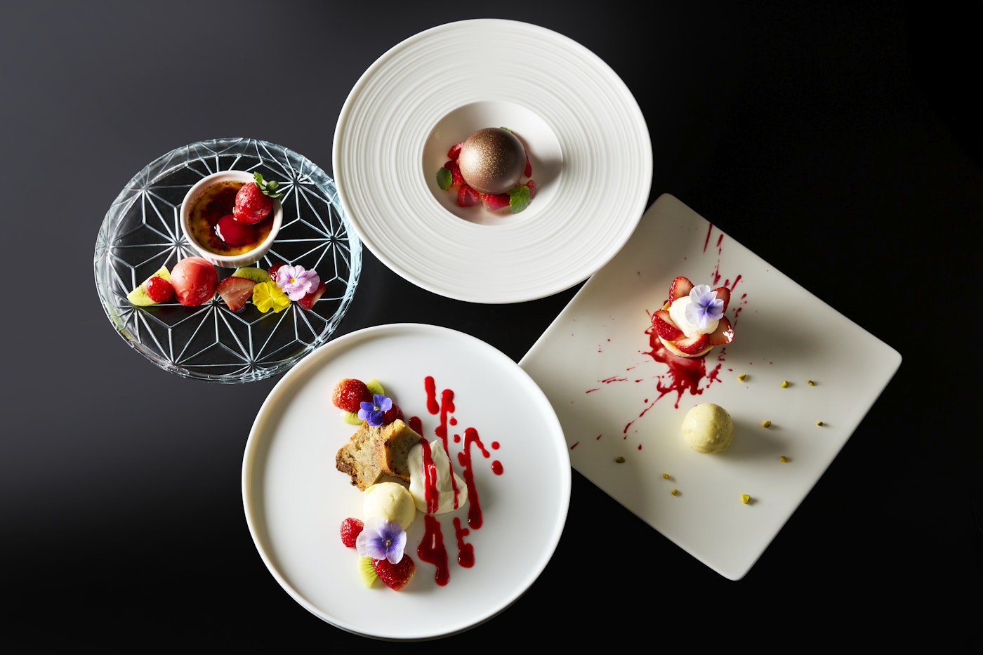 注目のショコラドームも選べる、デザート4種