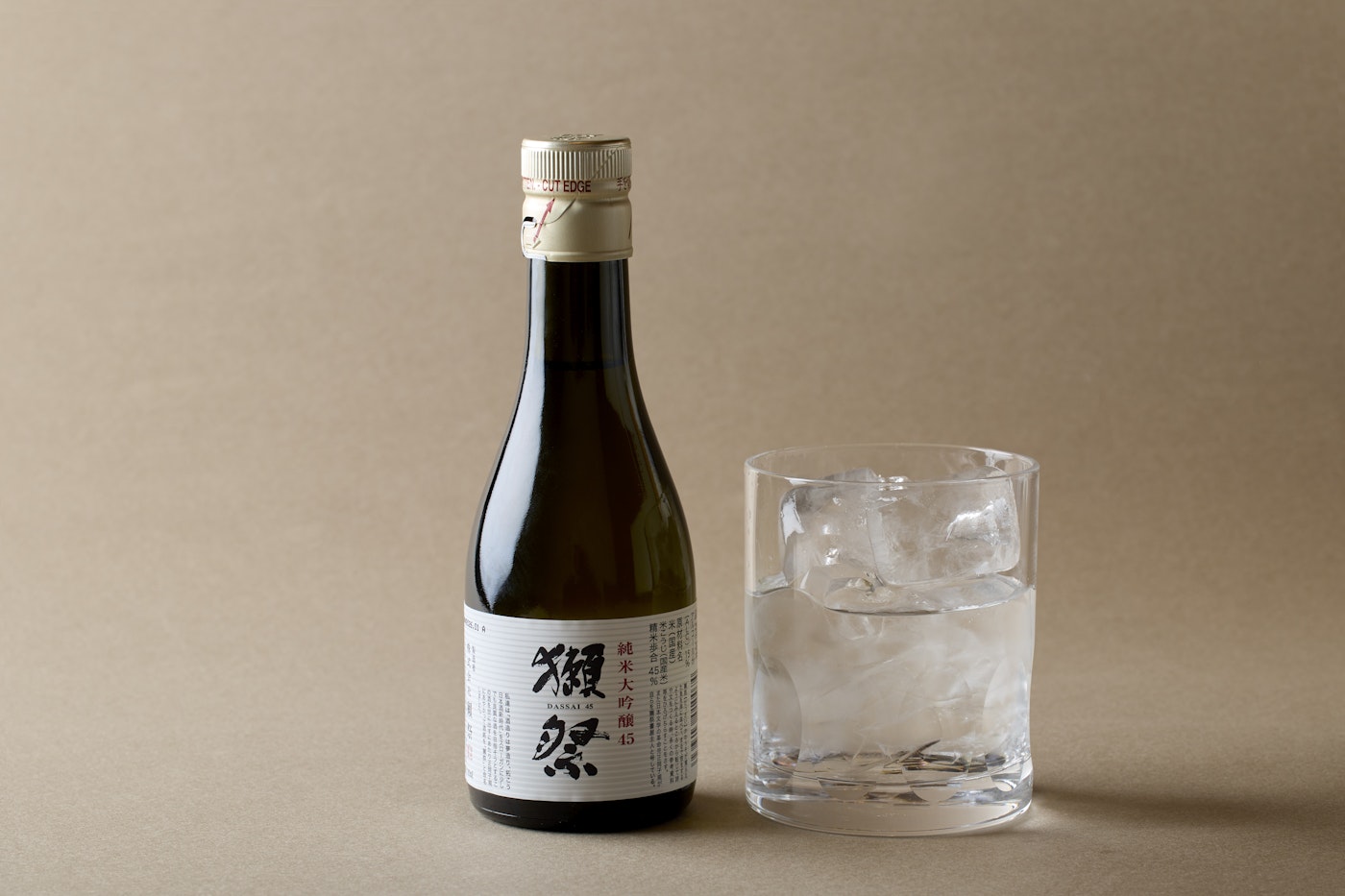 A light and elegant aperitif, gently lifting the delicate sweetness of 『Dassai 45』 with a touch of soda.