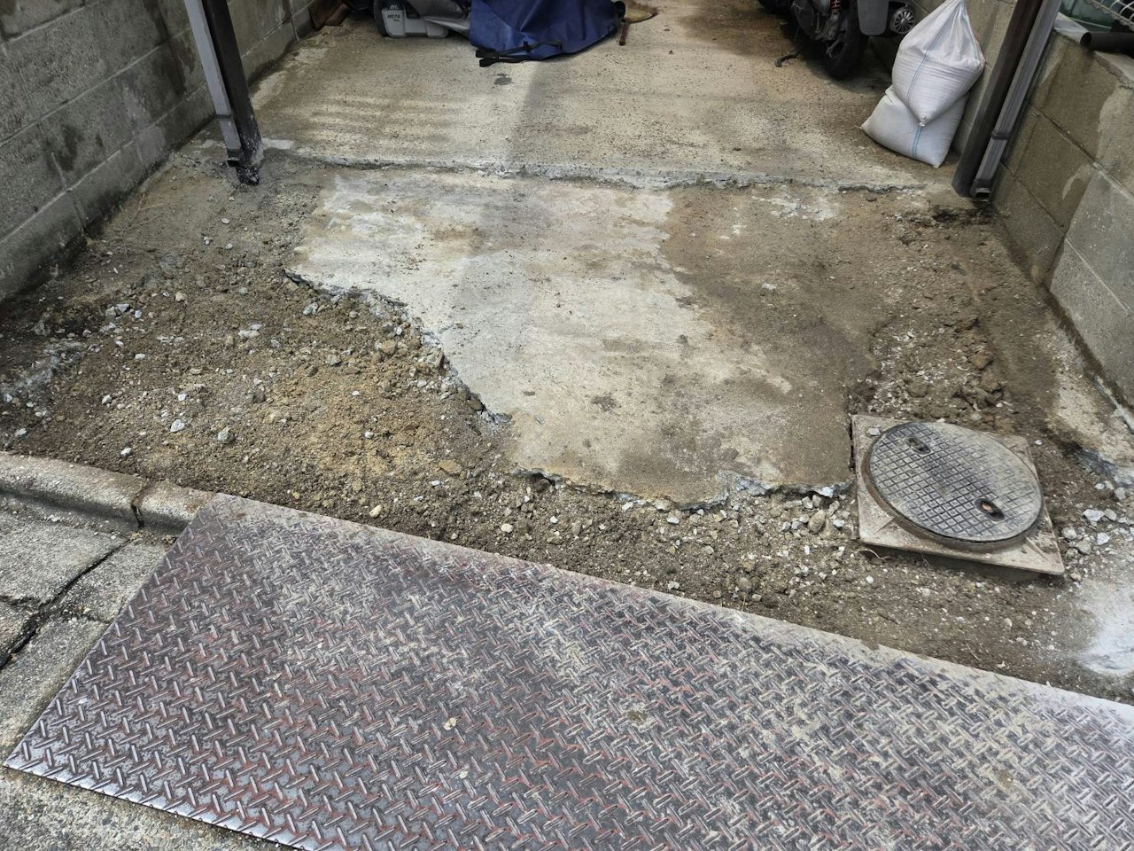 割れた床のコンクリート作業の施工写真 1
