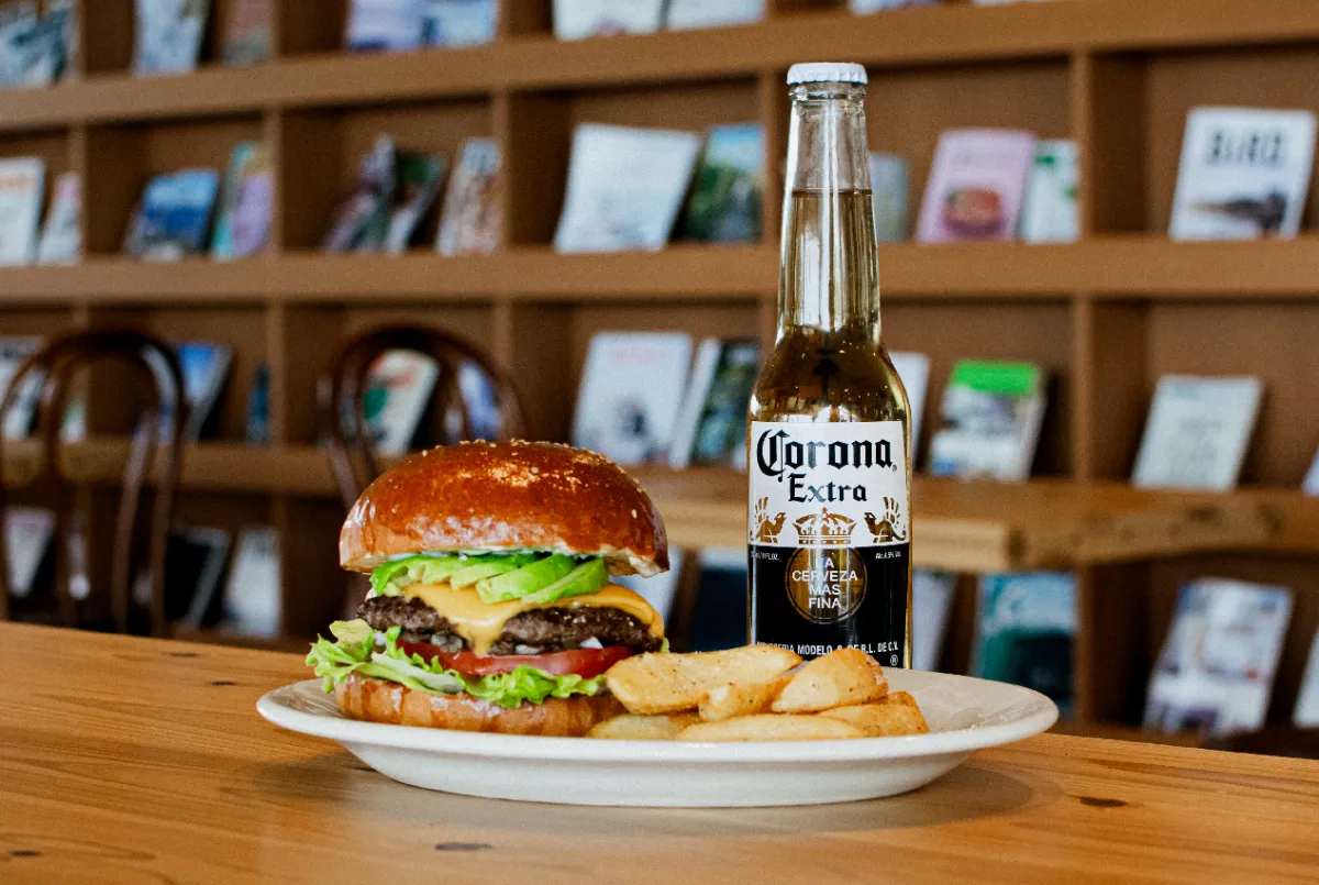 ハンバーガー BAKERY」から「RESTAURANT」へ。本格ハンバーガーが新登場！ | AOSHIMA