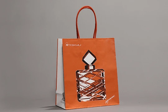 東急百貨店, 一般用 売り場によってOFの紙袋が使用される アクリル紐のしっかりとしたつくりが上質な印象を与える