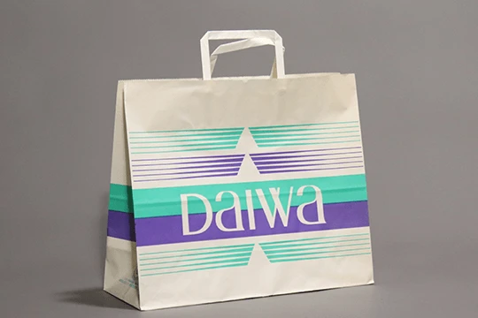 大和, 一般用 ロゴタイプが大きく配置されている シンボルマークのデザインを紙袋へ落とし込んでいる