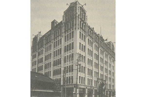 高島屋長堀店。高島屋初の大規模百貨店、地階で食料品を扱った。引用(1)