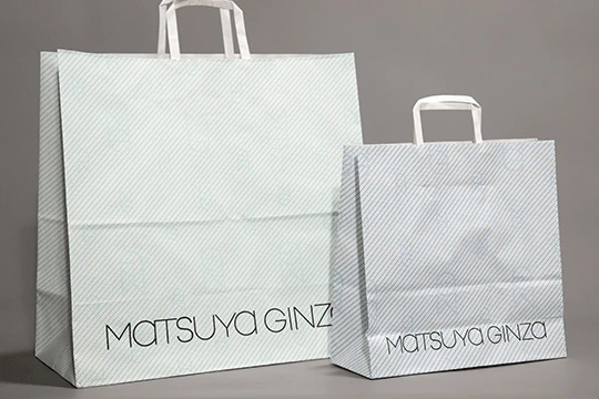 松屋, 一般用 XLサイズ(左)とMサイズ(右)、XLが最大サイズ