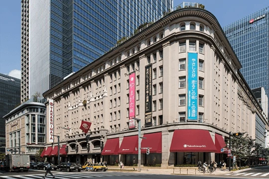 日本橋高島屋S.C. 同社の旗艦店であり、直営店として長く売上高首位をあらそう。